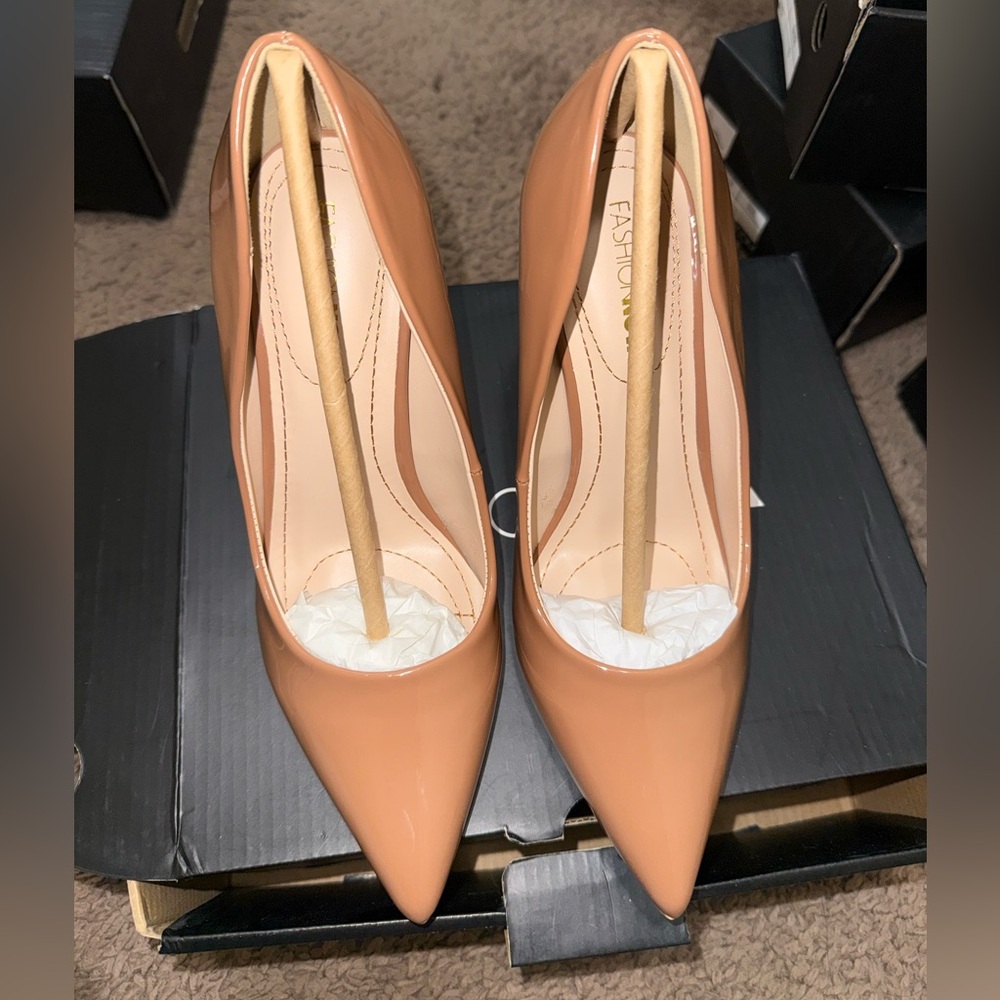 Fashion Nova Patent Pointed-Toe Pumps in Nude Tan